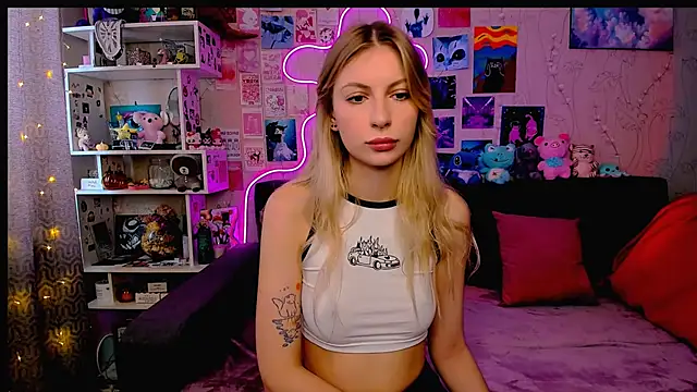 Snapshot of Maria_Hunt chatting on 02/22/25, 05:02 Maria Hunt online show from 02/22/25, 05:02