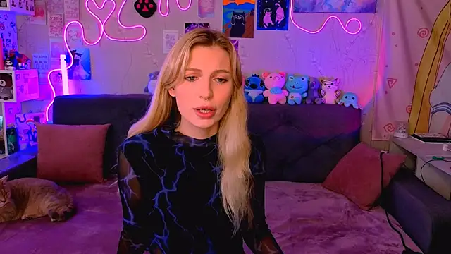 Snapshot of Maria_Hunt chatting on 09/18/25, 04:47 Maria Hunt online show from 09/18/25, 04:47