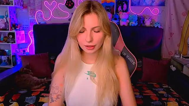 Snapshot of Maria_Hunt chatting on 10/02/25, 04:19 Maria Hunt online show from 10/02/25, 04:19