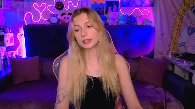 Snapshot of Maria_Hunt chatting on 11/13/25, 03:05 Maria Hunt online show from 11/13/25, 03:05