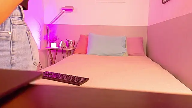 littleebluee online show from 02/08/26, 12:30