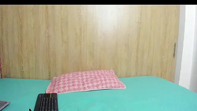 Snapshot of on_tefa chatting on 03/25/26, 09:21 on tefa online show from 03/25/26, 09:21