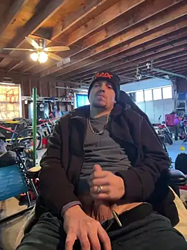 Snapshot of joeycbigcock chatting on 12/17/24, 04:53 joeycbigcock online show from 12/17/24, 04:53