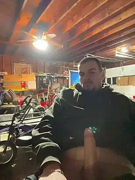 Snapshot of joeycbigcock chatting on 01/01/25, 08:26 joeycbigcock online show from 01/01/25, 08:26