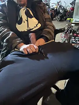 Snapshot of joeycbigcock chatting on 01/03/25, 01:36 joeycbigcock online show from 01/03/25, 01:36