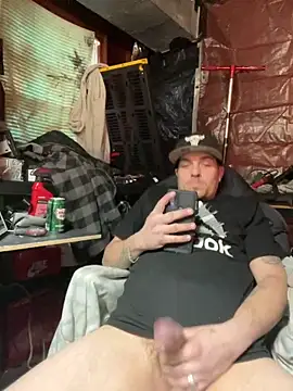 Snapshot of joeycbigcock chatting on 01/18/25, 09:13 joeycbigcock online show from 01/18/25, 09:13