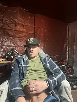 Snapshot of joeycbigcock chatting on 01/20/25, 01:50 joeycbigcock online show from 01/20/25, 01:50