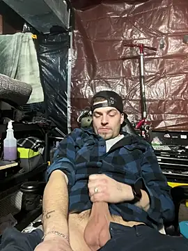 Snapshot of joeycbigcock chatting on 01/27/25, 09:33 joeycbigcock online show from 01/27/25, 09:33