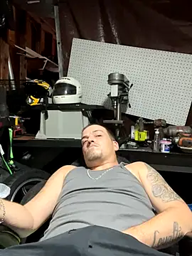 Snapshot of joeycbigcock chatting on 09/27/25, 08:25 joeycbigcock online show from 09/27/25, 08:25