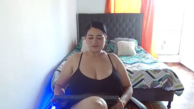 Snapshot of Kerly_Lopez chatting on 05/28/26, 01:08 Kerly Lopez online show from 05/28/26, 01:08