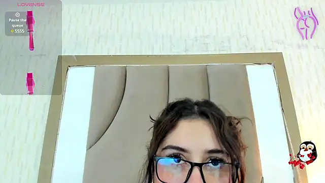 Snapshot of ThyaraJhons chatting on 01/20/25, 05:59 ThyaraJhons online show from 01/20/25, 05:59