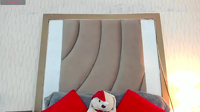 Snapshot of ThyaraJhons chatting on 01/27/25, 12:05 ThyaraJhons online show from 01/27/25, 12:05