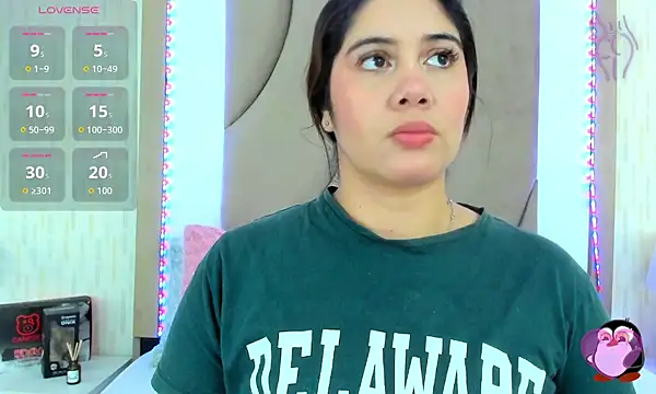 Snapshot of ThyaraJhons chatting on 09/10/25, 12:05 ThyaraJhons online show from 09/10/25, 12:05