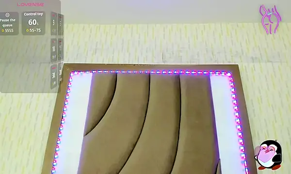 Snapshot of ThyaraJhons chatting on 09/15/25, 12:05 ThyaraJhons online show from 09/15/25, 12:05