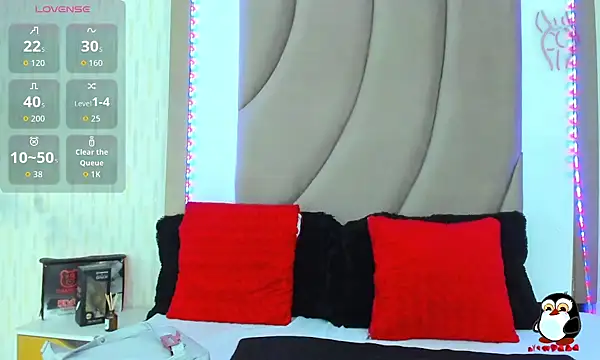 Snapshot of ThyaraJhons chatting on 09/19/25, 12:06 ThyaraJhons online show from 09/19/25, 12:06