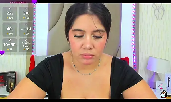 Snapshot of ThyaraJhons chatting on 10/08/25, 12:14 ThyaraJhons online show from 10/08/25, 12:14