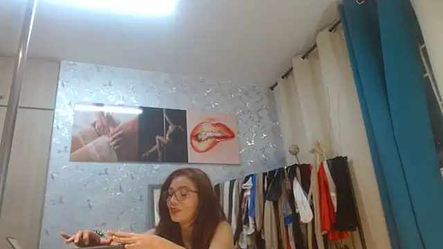 Snapshot of Samantabrown_ chatting on 06/16/26, 11:02 Samantabrown online show from 06/16/26, 11:02