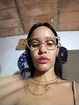 Snapshot of The-quee22 chatting on 11/30/25, 08:35 The-quee22 online show from 11/30/25, 08:35