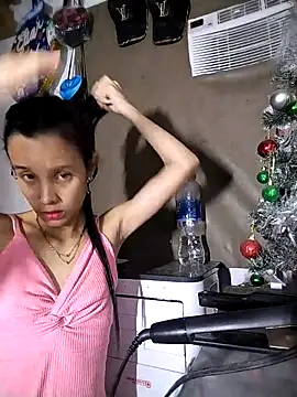 Snapshot of The-quee22 chatting on 12/13/25, 08:47 The-quee22 online show from 12/13/25, 08:47