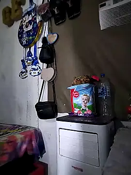 Snapshot of The-quee22 chatting on 12/19/25, 01:12 The-quee22 online show from 12/19/25, 01:12