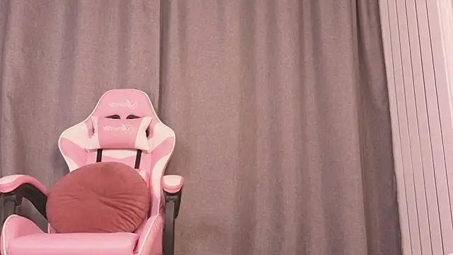 Snapshot of maddisonblush chatting on 02/27/25, 09:04 maddisonblush online show from 02/27/25, 09:04