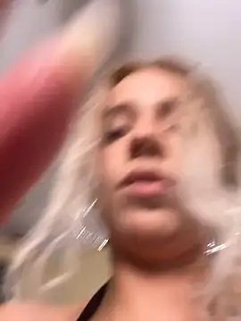 Snapshot of maddisonblush chatting on 10/08/25, 06:27 maddisonblush online show from 10/08/25, 06:27