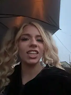 Snapshot of maddisonblush chatting on 11/06/25, 03:13 maddisonblush online show from 11/06/25, 03:13