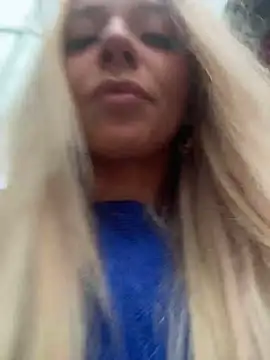 Snapshot of maddisonblush chatting on 11/23/25, 01:33 maddisonblush online show from 11/23/25, 01:33