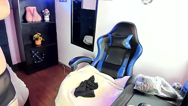 Snapshot of Amy_hoy69 chatting on 09/24/25, 02:15 Amy hoy69 online show from 09/24/25, 02:15