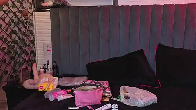 Snapshot of Amy_hoy69 chatting on 09/25/25, 02:37 Amy hoy69 online show from 09/25/25, 02:37