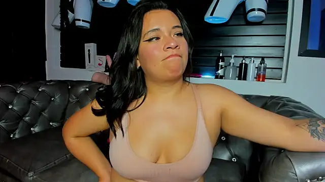 Snapshot of Amy_hoy69 chatting on 11/22/25, 03:27 Amy hoy69 online show from 11/22/25, 03:27