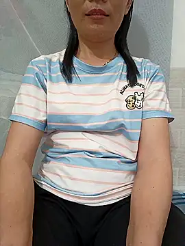 Snapshot of Asian_girl13 chatting on 03/25/26, 05:46 Asian girl13 online show from 03/25/26, 05:46