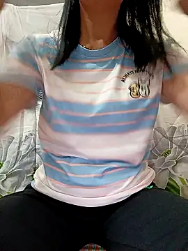 Snapshot of Asian_girl13 chatting on 04/06/26, 10:33 Asian girl13 online show from 04/06/26, 10:33