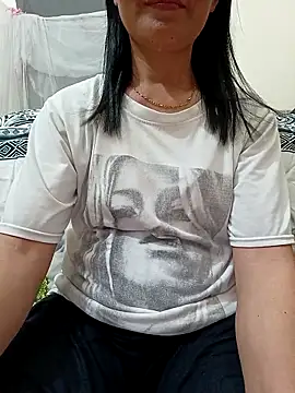 Snapshot of Asian_girl13 chatting on 04/07/26, 01:22 Asian girl13 online show from 04/07/26, 01:22