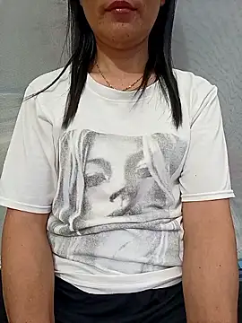 Snapshot of Asian_girl13 chatting on 06/15/26, 11:07 Asian girl13 online show from 06/15/26, 11:07
