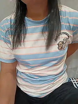 Snapshot of Asian_girl13 chatting on 07/14/26, 01:39 Asian girl13 online show from 07/14/26, 01:39