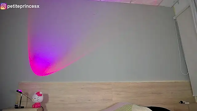 petitevictoria online show from 01/18/25, 04:48