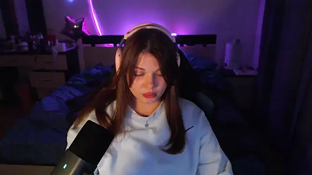 helengilmor online show from 11/22/25, 04:28