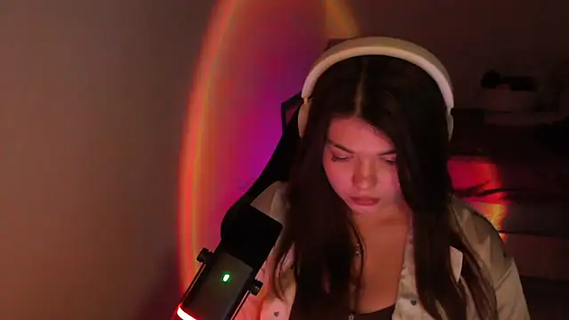 Snapshot of helengilmor chatting on 03/10/26, 05:29 helengilmor online show from 03/10/26, 05:29