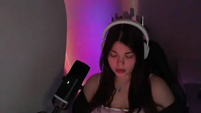 Snapshot of helengilmor chatting on 04/04/26, 05:32 helengilmor online show from 04/04/26, 05:32