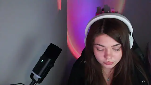 Snapshot of helengilmor chatting on 04/07/26, 05:24 helengilmor online show from 04/07/26, 05:24