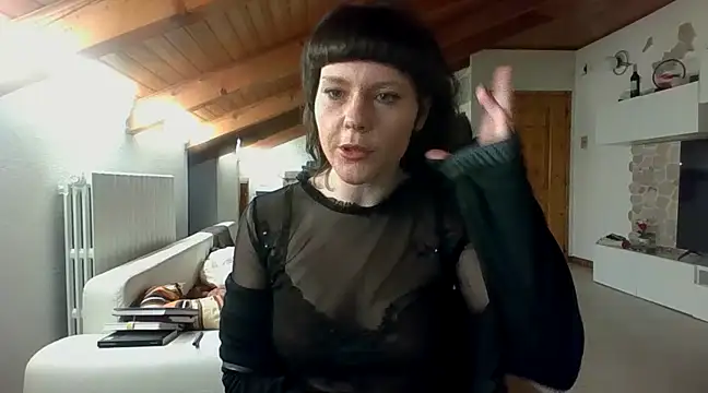 Snapshot of OniricFemme chatting on 02/24/25, 06:16 OniricFemme online show from 02/24/25, 06:16