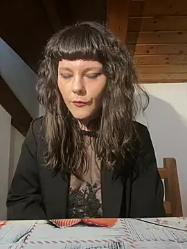 Snapshot of OniricFemme chatting on 03/05/25, 07:17 OniricFemme online show from 03/05/25, 07:17