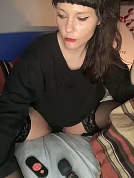 Snapshot of OniricFemme chatting on 03/12/25, 04:51 OniricFemme online show from 03/12/25, 04:51