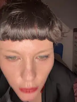 Snapshot of OniricFemme chatting on 03/12/25, 07:17 OniricFemme online show from 03/12/25, 07:17