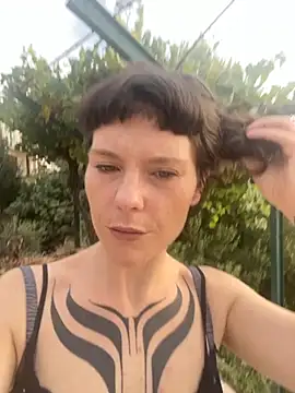 Snapshot of OniricFemme chatting on 09/16/25, 04:41 OniricFemme online show from 09/16/25, 04:41