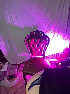 Snapshot of OniricFemme chatting on 09/29/25, 10:25 OniricFemme online show from 09/29/25, 10:25