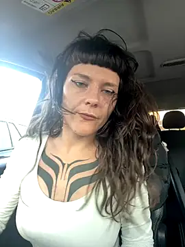 Snapshot of OniricFemme chatting on 10/18/25, 03:46 OniricFemme online show from 10/18/25, 03:46