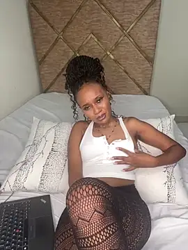 Snapshot of Star_Light2 chatting on 12/20/24, 02:41 Star Light2 online show from 12/20/24, 02:41