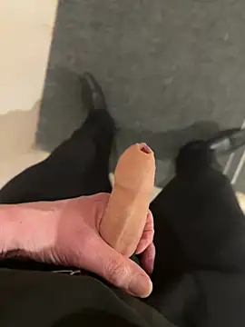 Snapshot of cmp24 chatting on 04/17/26, 02:31 cmp24 online show from 04/17/26, 02:31